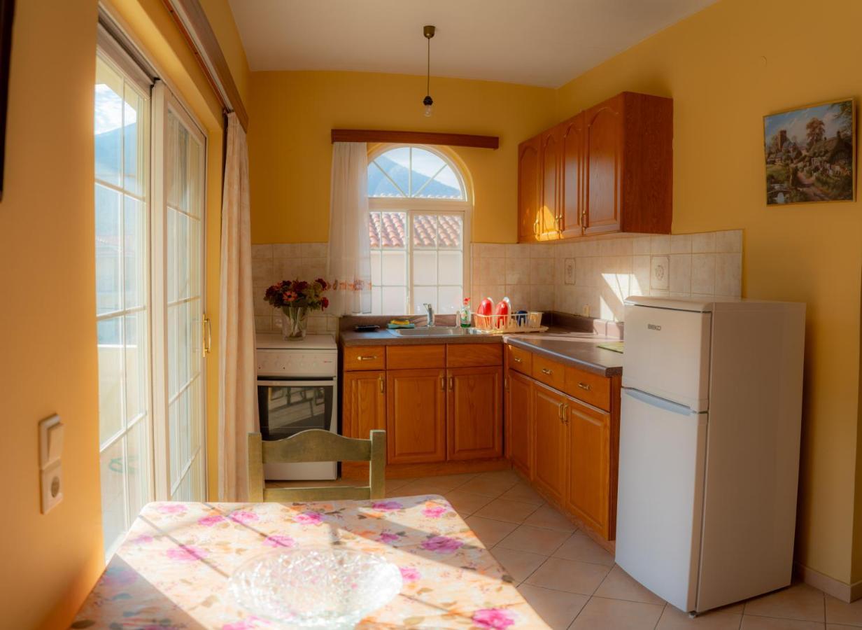 Valsamis Villa Apartments Порос Экстерьер фото